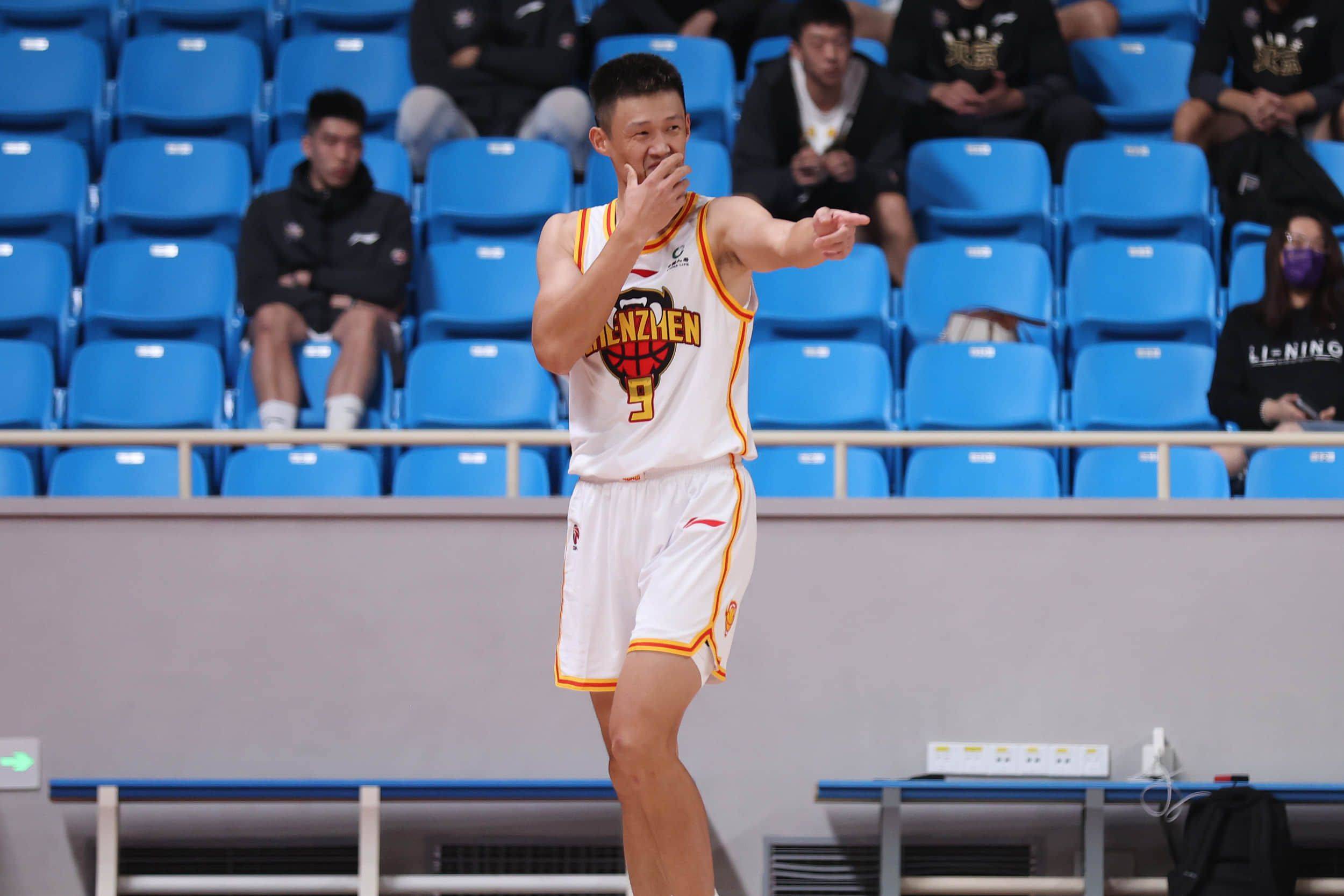 周鹏谈执教深圳：感谢领导对我的信任 我不想放弃自己球员的身份 我还能打球 